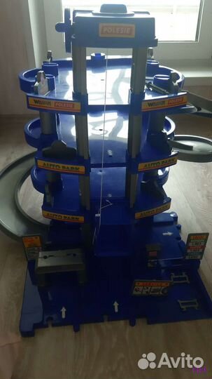 Детская парковка для машинок