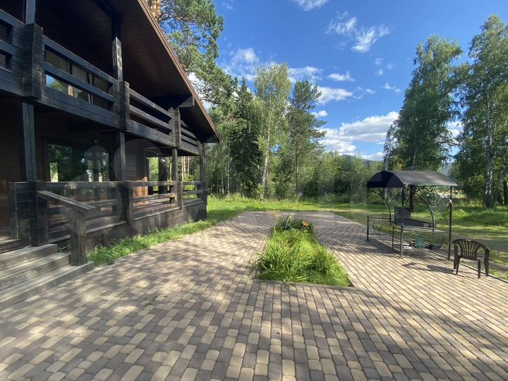 Коттедж 180 м² на участке 10 сот.