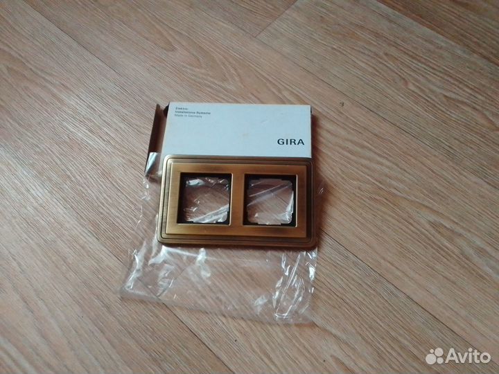 Рамка gira Classic, бронза 1 мест и 2 мест