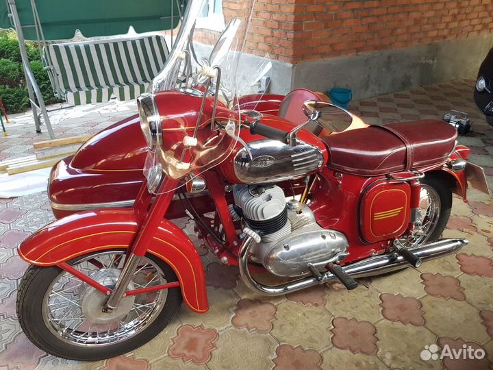 Ява с коляской