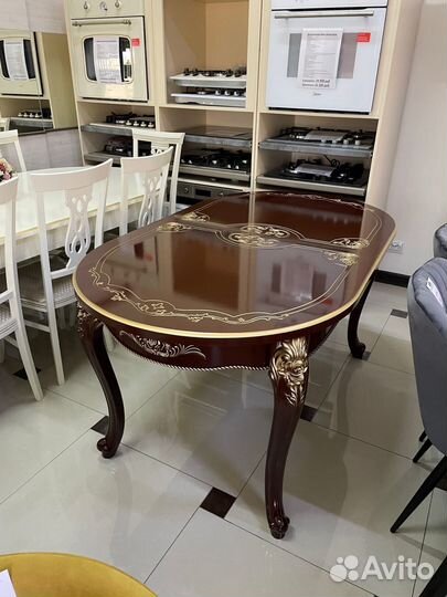 Столы и стулья