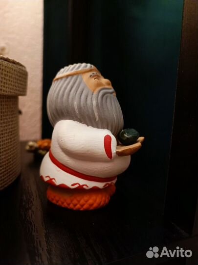 Статуэтка из глины дед с камнем сувенир