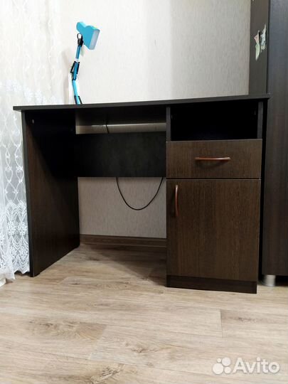 Стол письменный