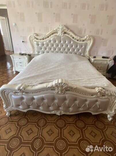 Спальный гарнитур