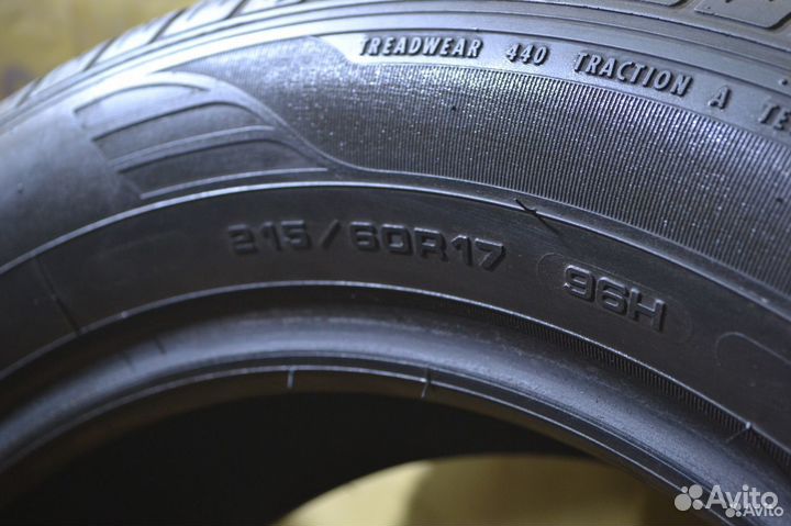 Goodyear EfficientGrip SUV 215/60 R17