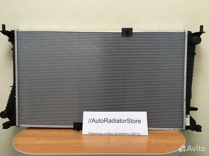 Радиатор охлаждения двигателя Opel Vivaro A (01) 2
