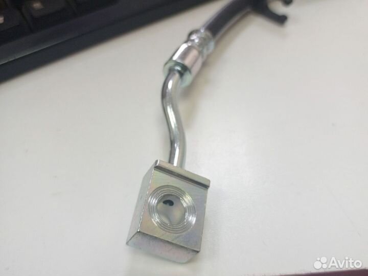 Шланг тормозной передний правый grand cherokee wk2