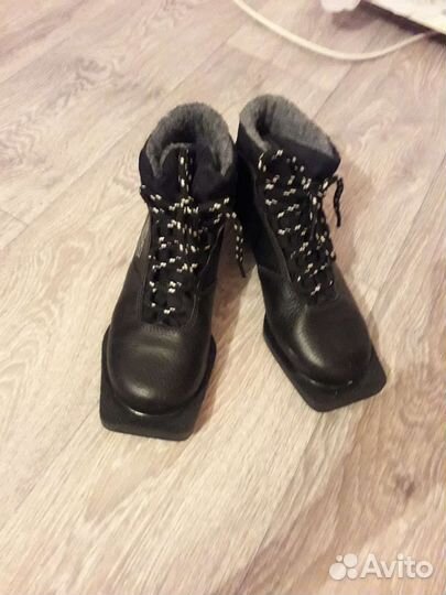 Лыжные ботинки