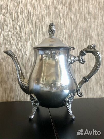 Винтажный чайник, молочник