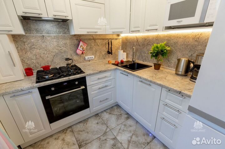 Изящная угловая кухня 