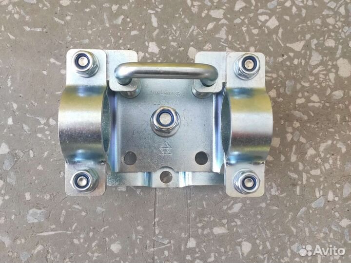 Поворотный кронштейн для опорных колес