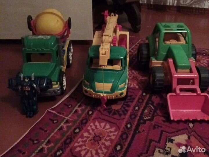 Игрушечные машинки