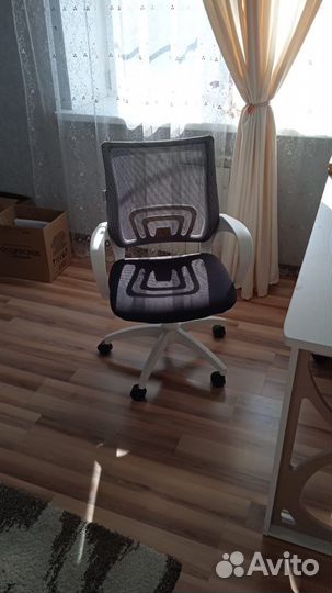 Письменный стол со стулом