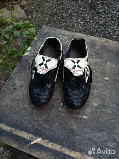 Футбольные бутсы 42.5