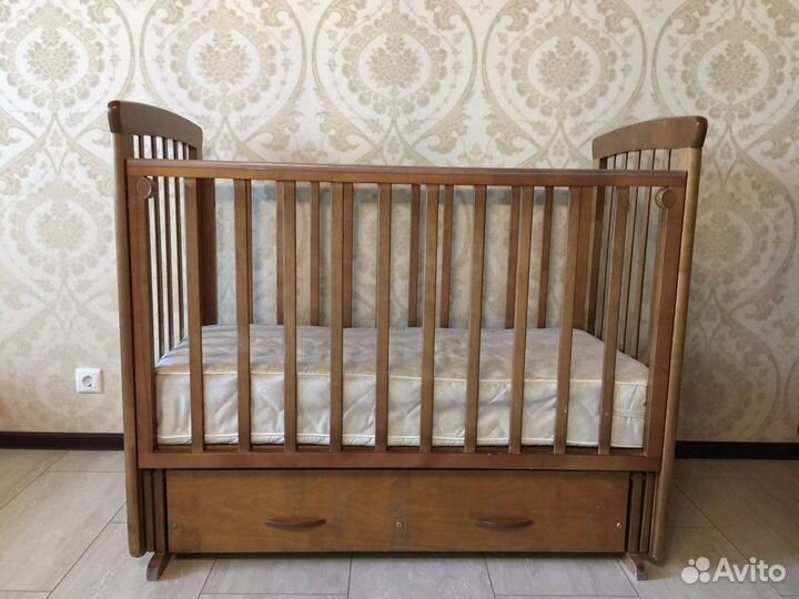 Кровать с маятниковым механизмом 