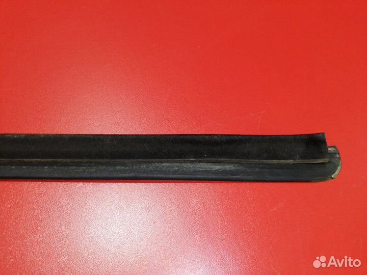 Молдинг стекла двери внешний передний левый
