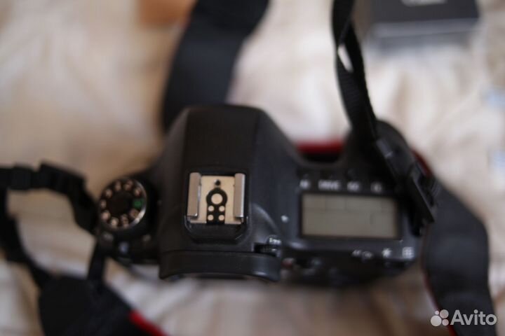 Canon 6D + sd512Gb+128Gb+ батарейная ручка и 4 акк