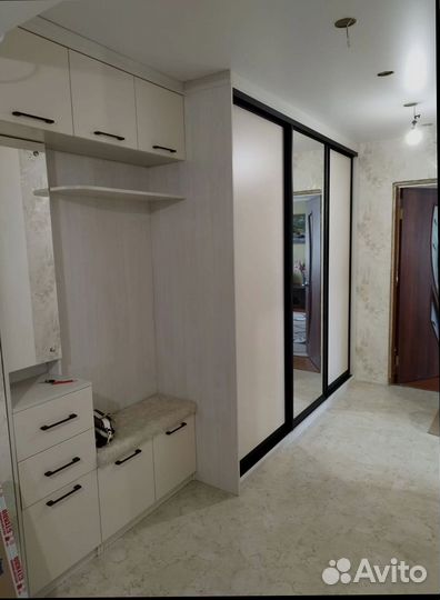 Шкаф в прихожую четырехдверный