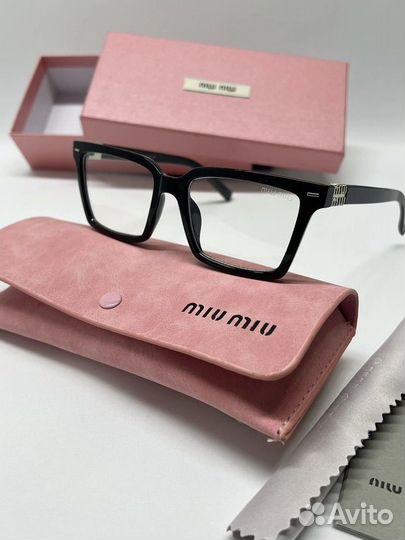 Солнцезащитные очки miu miu