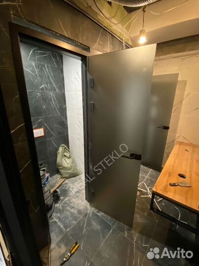 Стеклянные двери на заказ