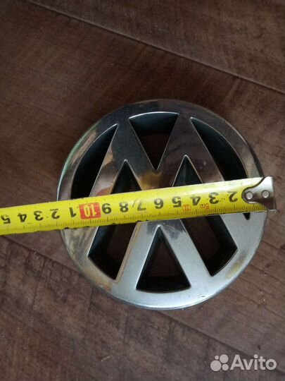 Эмблемма на решетку фольксваген