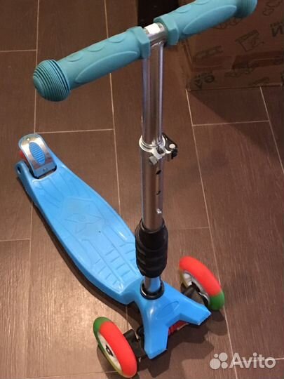 Самокат детский со светящимися колесами