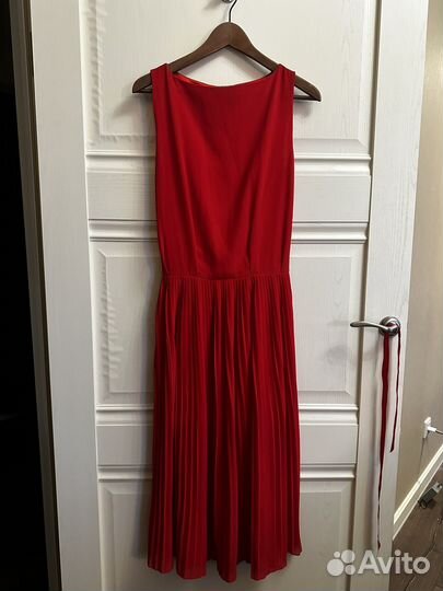 Платье с разрезом