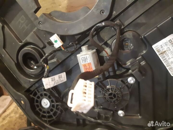 Стеклоподъемник электр. задний правый Hyundai Tucs