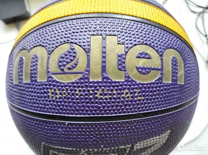 Баскетбольный мяч Molten