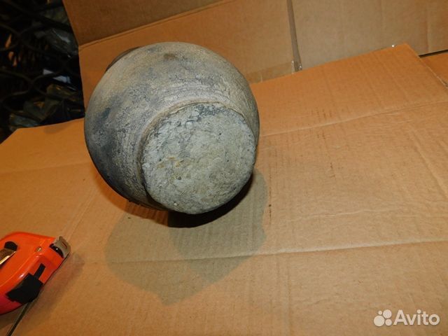 Старинная крынка из чернолощеной глины