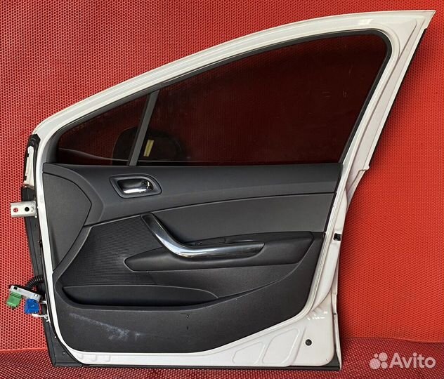 Дверь передняя правая Peugeot 308 4E DV6cted4 9004