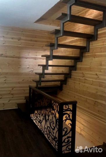 Лестница в дом или квартиру
