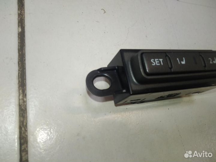 Кнопка памяти сидений Infiniti Q50 V37