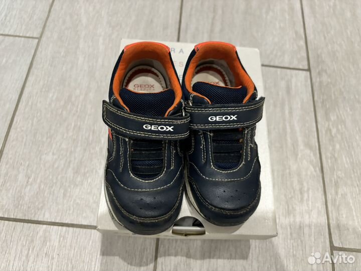 Кроссовки geox 24