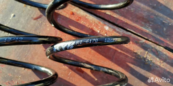 Пружина подвески задней KYB RI 6170