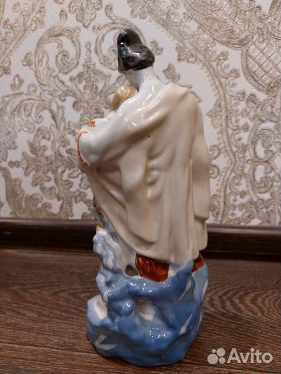 Фарфоровая статуэтка Майская ночь