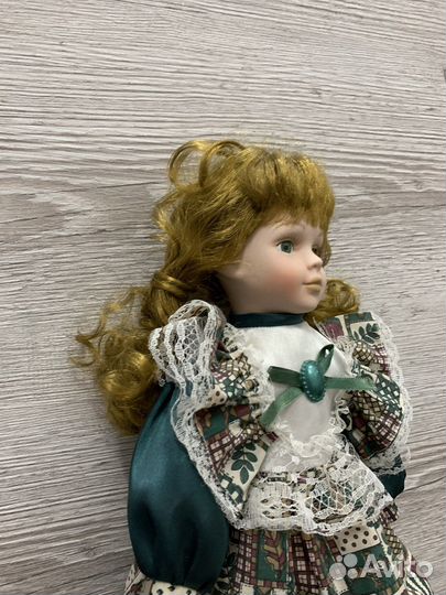 Кукла фарфоровая коллекционная