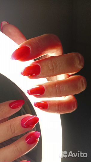 Маникюр, наращивание ресниц