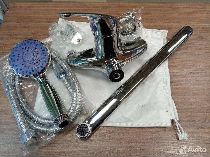 Смеситель для ванны новый