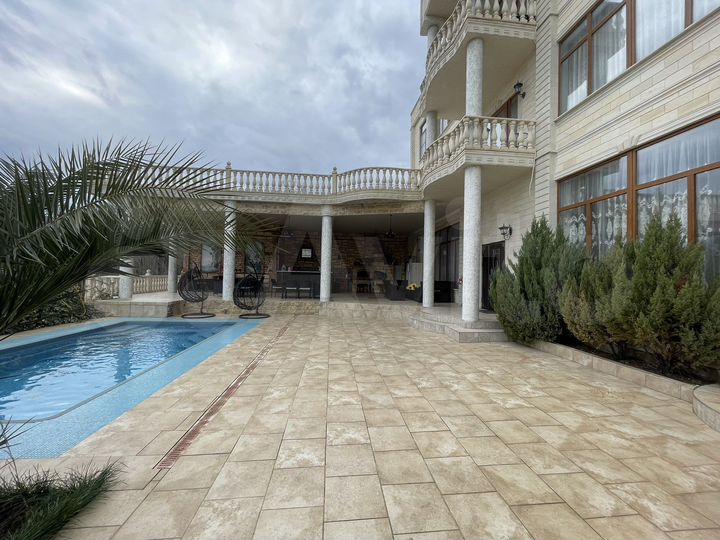 Дом 750 м² на участке 15 сот.