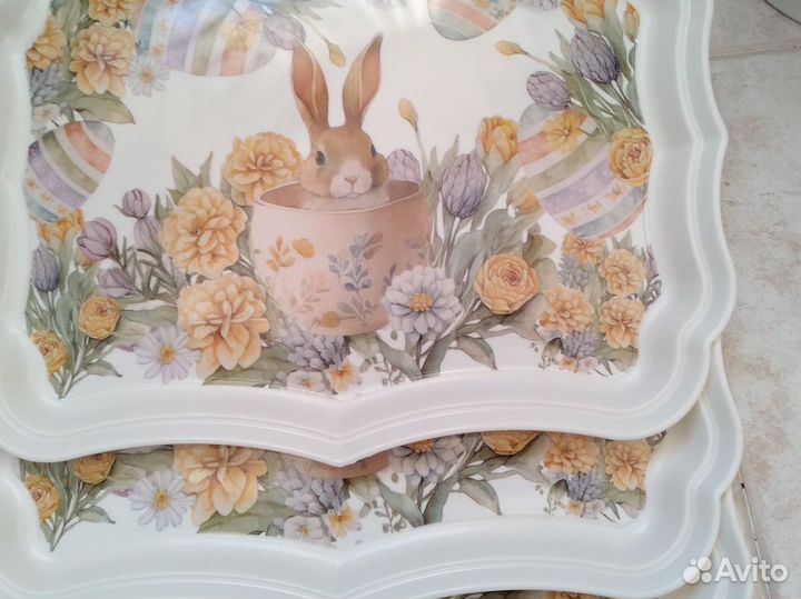 Подносы пластиковые новые