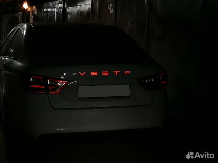 Светоотражающая надпись багажника Приора Веста