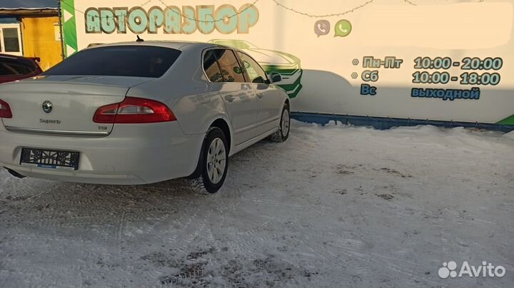 Стекло двери задней правой Skoda Superb 2 3T584520