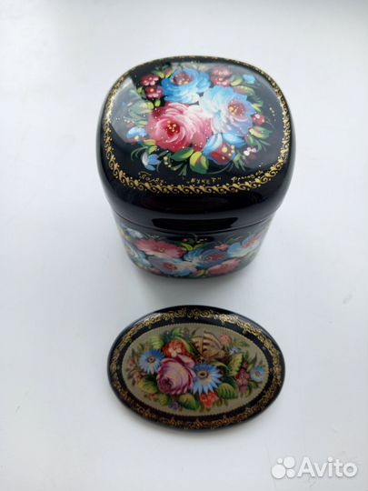 Шкатулка,брошка