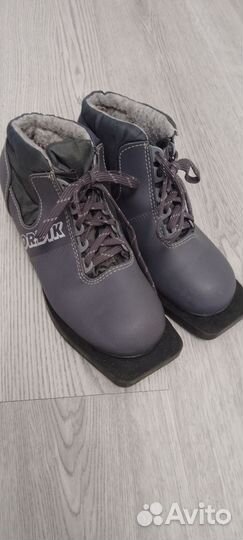 Лыжные ботинки р 33 и 36