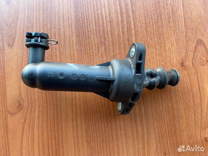 Главный цилиндр сцепления Vw Golf 5+ BSE 2009