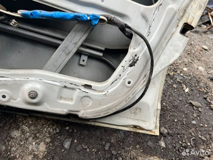 Дверь боковая передняя правая Nissan Laurel