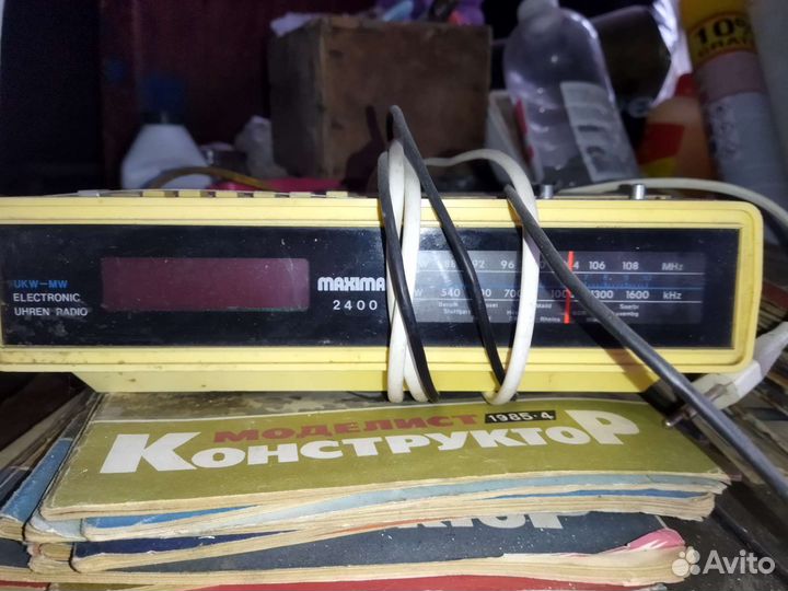 Немецкий радио приëмник часы 1975 г