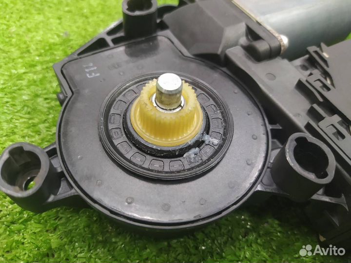 Мотор стеклоподъемника задний левый Volkswagen