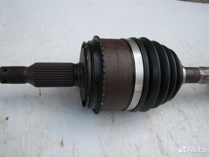 Mitsubishi Pajero полуось левая передняя